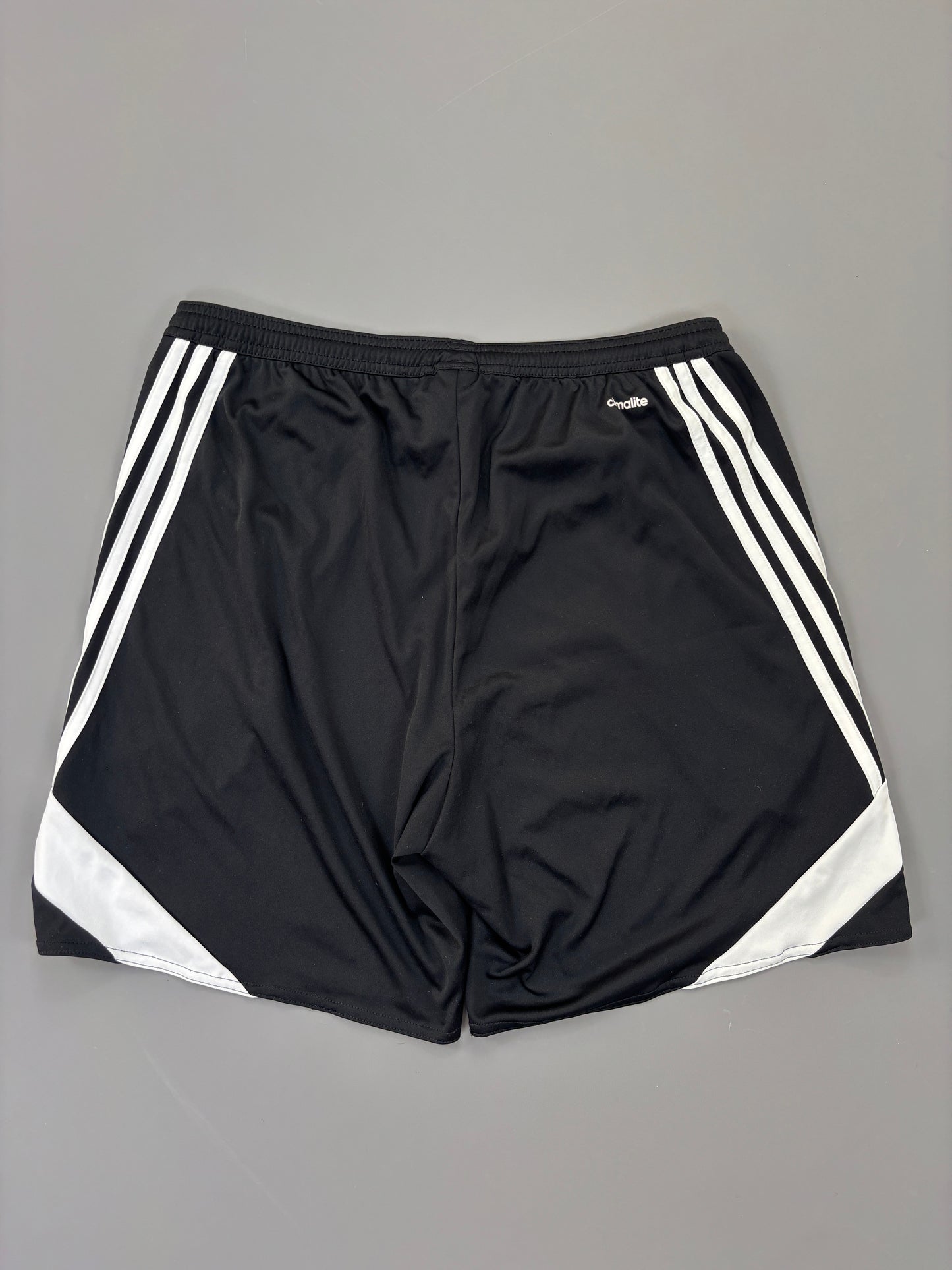 Adidas Shorts vintage (M) 61season