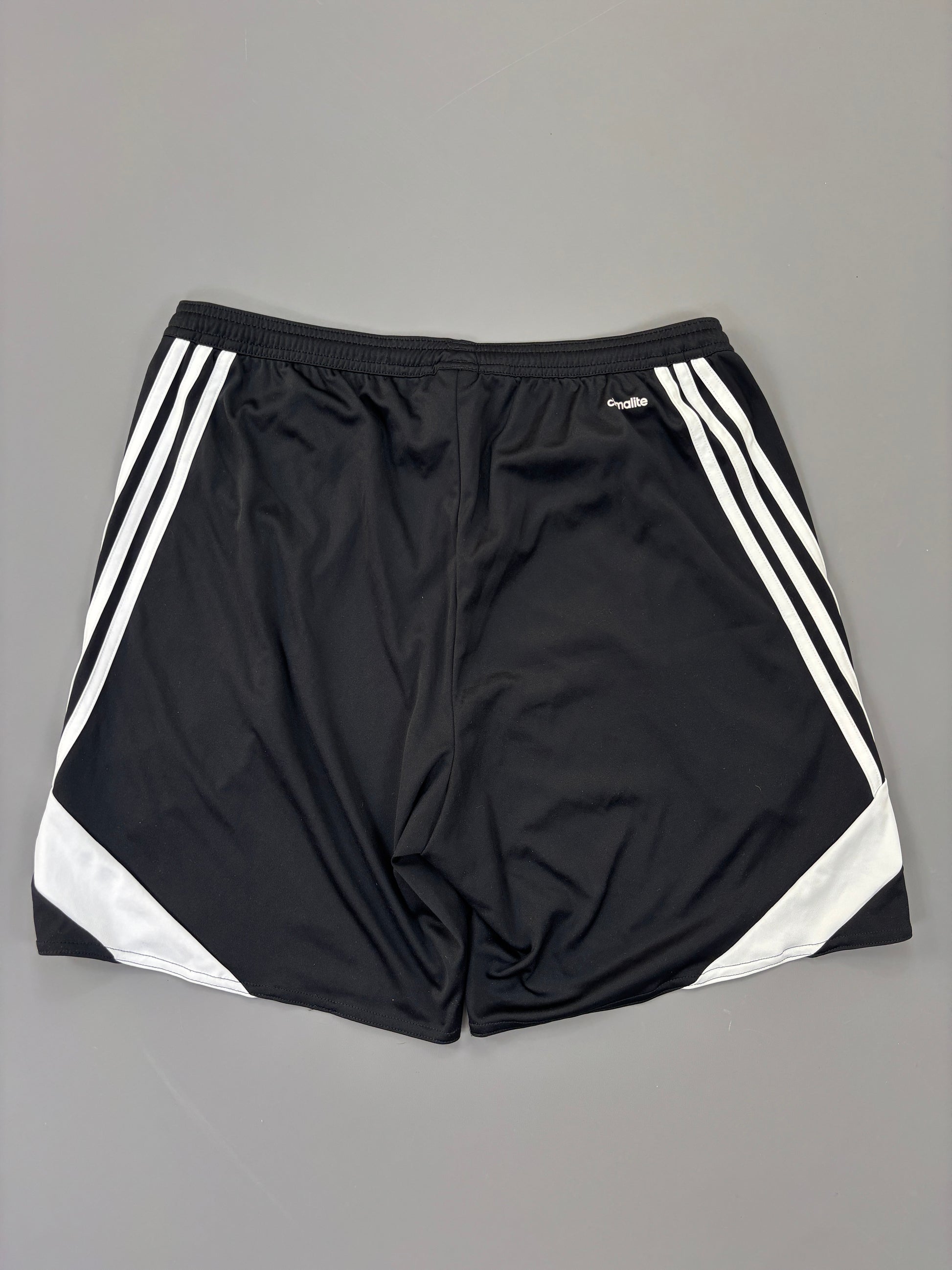 Adidas Shorts vintage (M) 61season