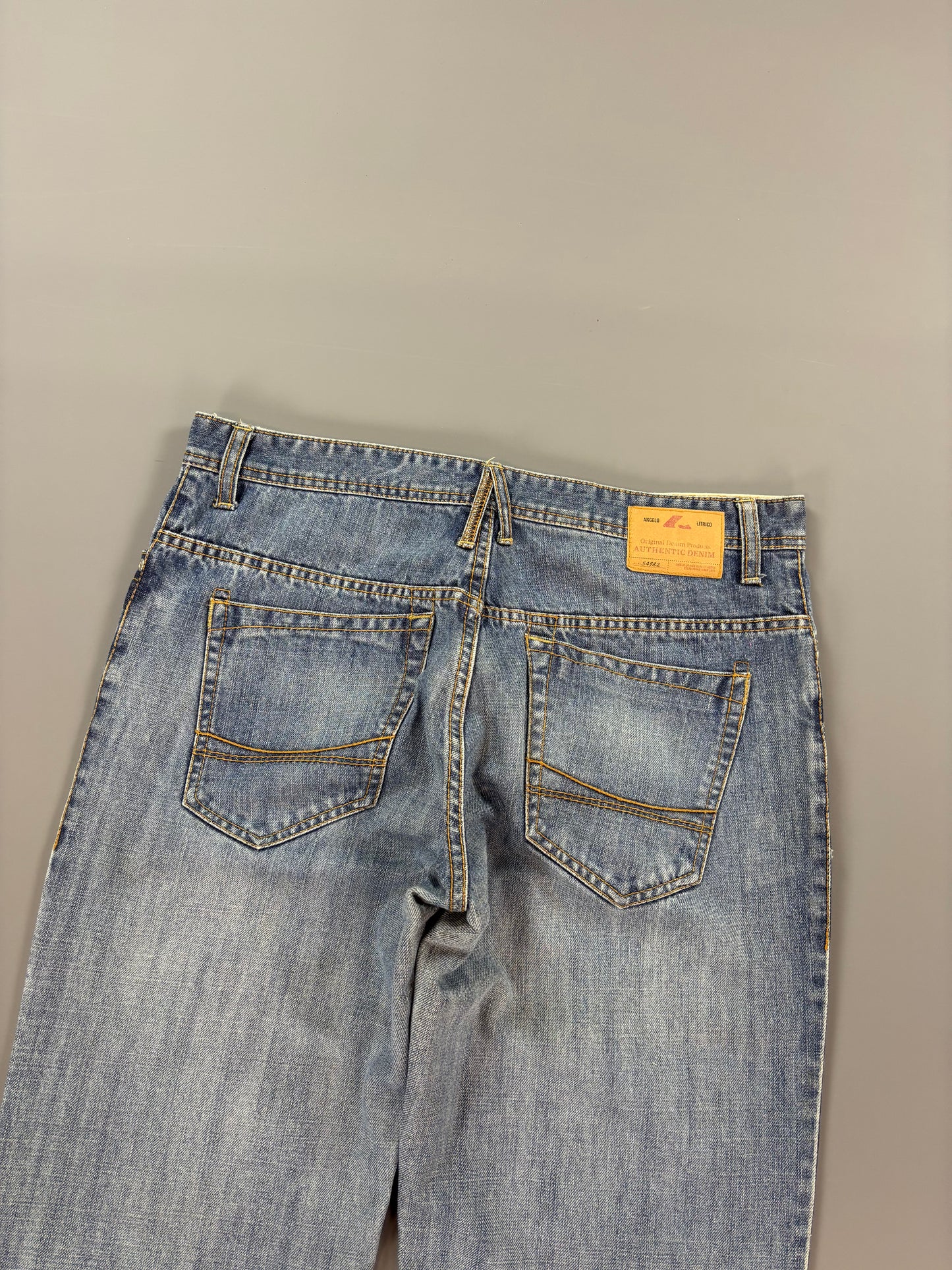 Authentic Jeans M