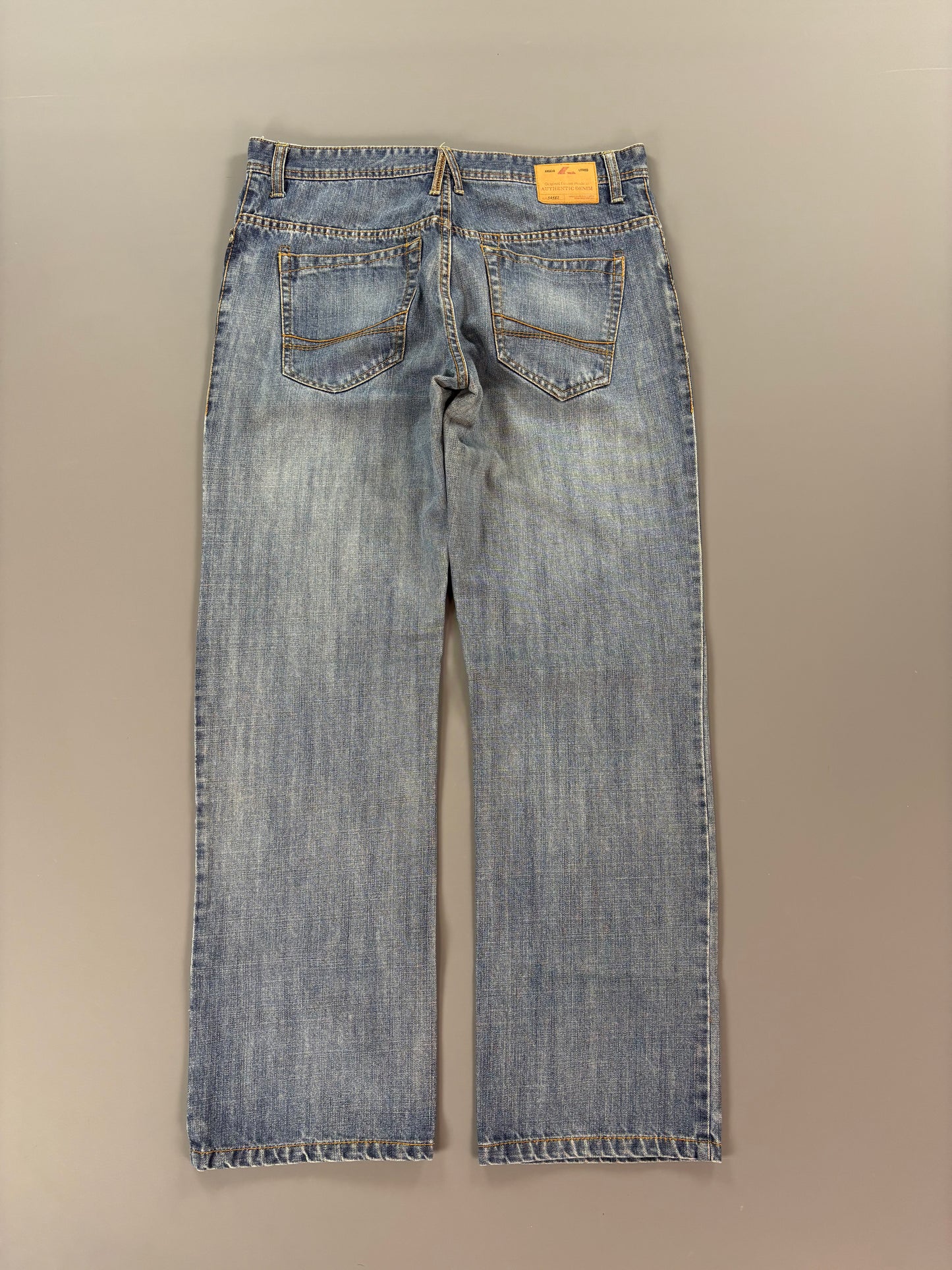Authentic Jeans M